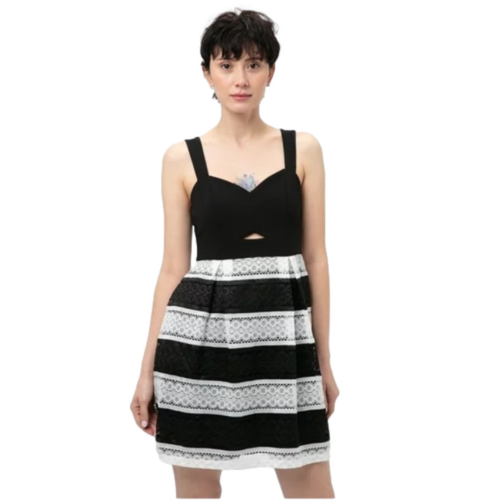 𝅺nwt Guess Black And White Dress Size S